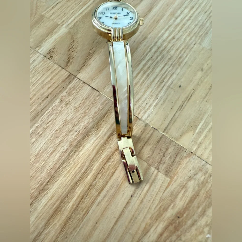 Rumours ladies gold tone watch NEW BATTERY